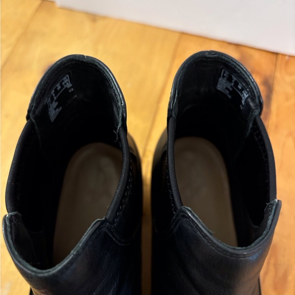 Clarks Ankle Charming Lola Women’s Booties Boots SZ 8 M, Black Leather Pointed - Picture 13 of 15